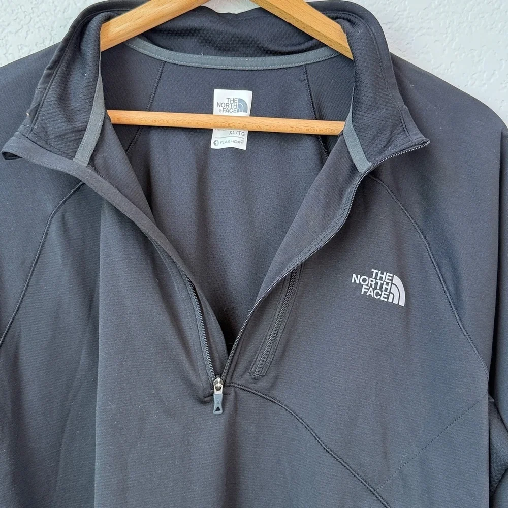 The North Face Mens Performance Quarter Zip Sweater Athletic Black size XLarge